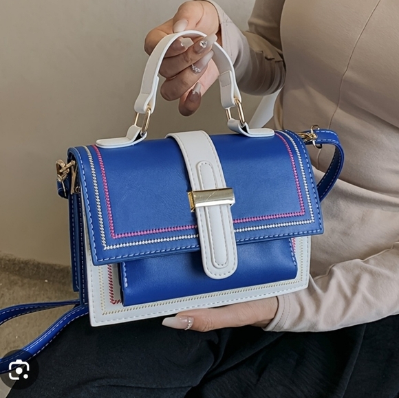 NWT Blue and White Women's Crossbody Handbag Multiple Compartments - Picture 2 of 11